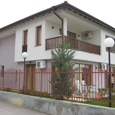 Harmony Hills 4*